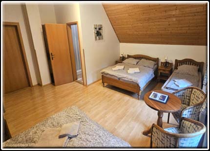 Hotel Perla Jizery - rodinný pokoj s pěti oddělenými lůžkyyou